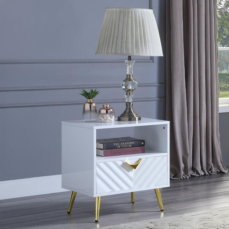 Calgary Furniture Emporium Gaines End Table LV01140 IMAGE 1